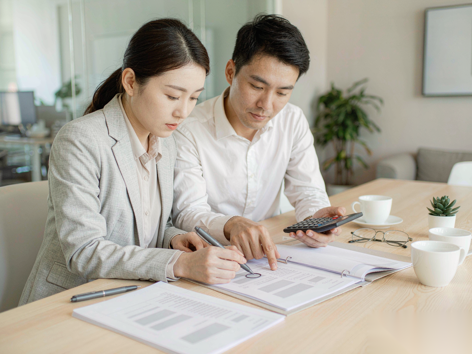 社保外包怎么收费？签合同前，企业要把这些话问明白